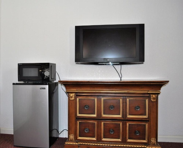 A Nights Inn image 16